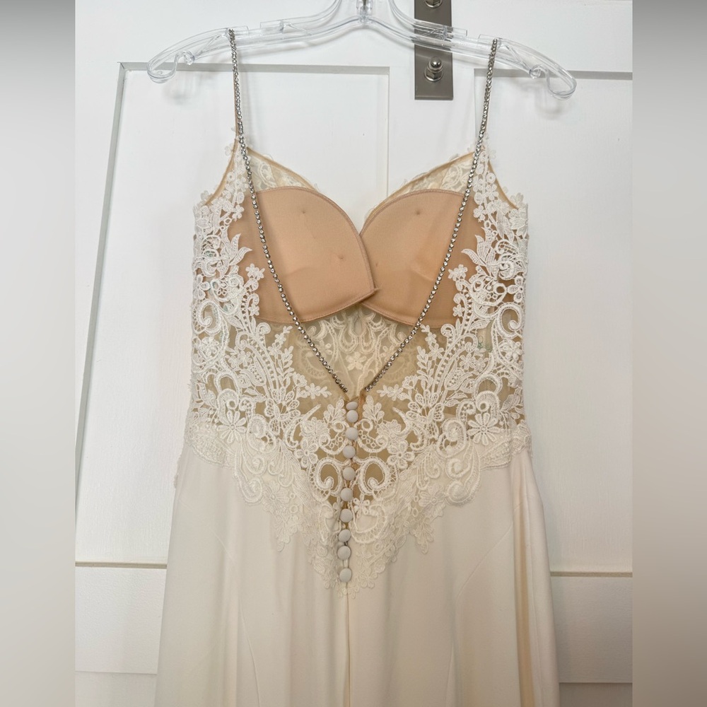 Enzoani Juri Wedding Dress - Picture 7 of 14